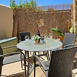 Dom wakacyjny Townhouse With Roof Terrace Near