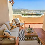 Dom wakacyjny Townhouse With Roof Terrace Near *