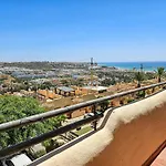 Dom wakacyjny Townhouse With Roof Terrace Near