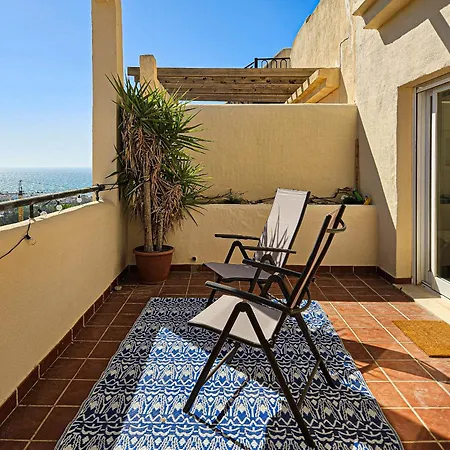 Dom wakacyjny Townhouse With Roof Terrace Near