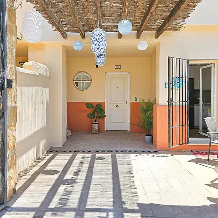 Dom wakacyjny Townhouse With Roof Terrace Near *
